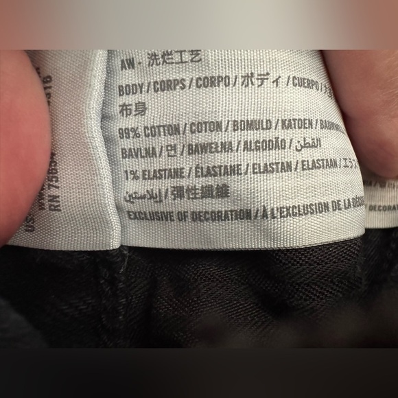 Abercrombie & Fitch The Kick Flare Ultra High
Rise Jeans Cropped Raw Hem Size 6 - Picture 8 of 9